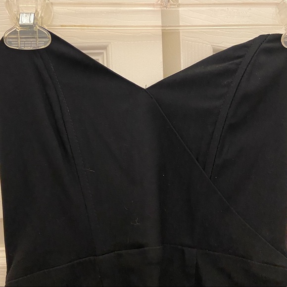 Black cut out dress! Perfect lil black dress - Picture 6 of 7